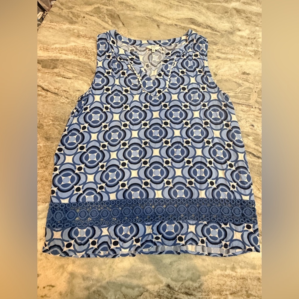 Crown & Ivy Blue Geometric Print Sleeveless Blouse Crochet Hem Top Medium